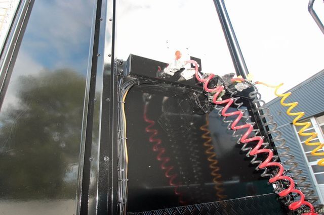 Åben sættevogn med presenning  Geschlossener Autotransporter/Maschinentransport