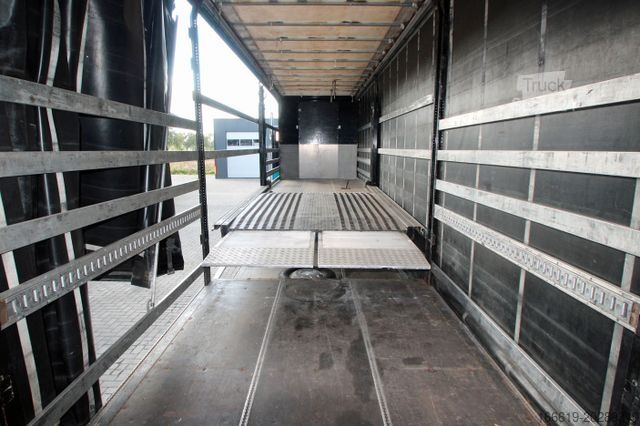 Åben sættevogn med presenning  Geschlossener Autotransporter/Maschinentransport