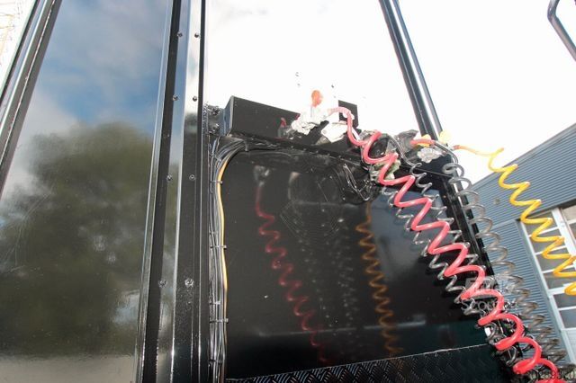 Ημιρυμουλκούμενο χαμηλής φόρτωσης  Geschlossener Autotransporter/Maschinentransport