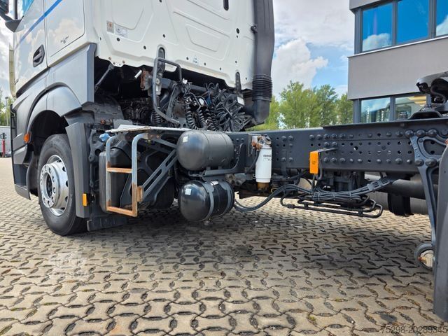 Standartinis vilkikas MERCEDES-BENZ Actros 1843