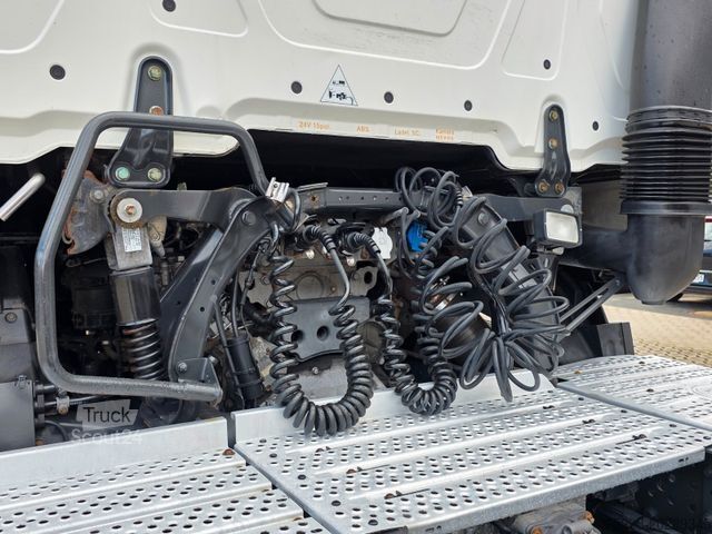 Standartinis vilkikas MERCEDES-BENZ Actros 1843