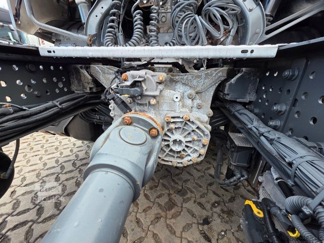 Standartinis vilkikas MERCEDES-BENZ Actros 1843