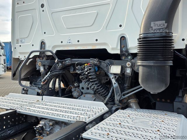 وحدة جرار قياسية MERCEDES-BENZ Actros 1843