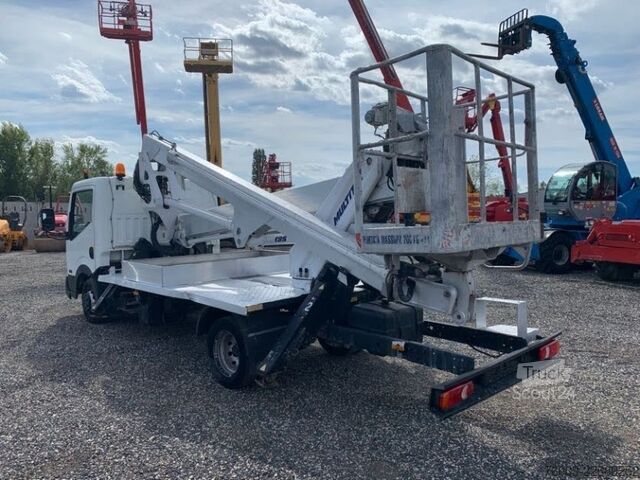 Vrachtwagen met bakwagen Nissan Cabstar Multitel HX195 - 19,5m