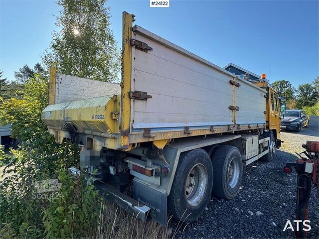 Vrachtwagen met kraan Volvo FL10 Tipper Truck – Rear-Mounted Palfinger Crane