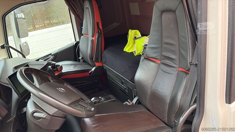 Gru montata su autocarro Volvo Kran Effer 525 FH 750