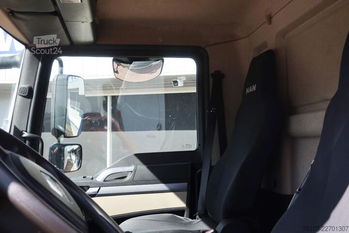 Mala MAN TGL 12.250 Bakwagen + Laadklep DHollandia 2000 kg
