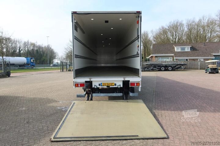 Padrão-SZM MAN TGM 15.290 Trekker + Heiwo city trailer geïsole...
