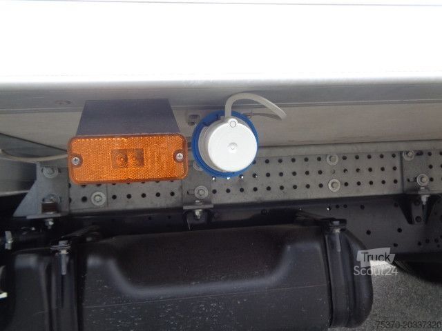 Fourgon isotherme frigorifique IVECO DAILY 35C16