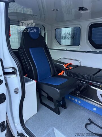 Ambulancia Opel Vivaro **AMBULANCE-RETTUNGSWAGEN**