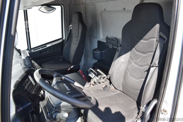 Automobilis ar plakanu platformu IVECO Stralis 260S42 Brücke/Kran Hiab/Retarder