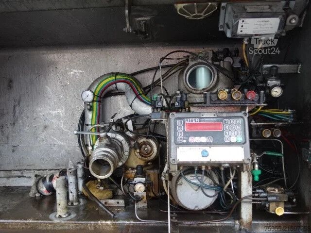 Tank Mercedes-Benz SK 1722 FUELTANKTRUCK 13750 L STEELSPRINGS