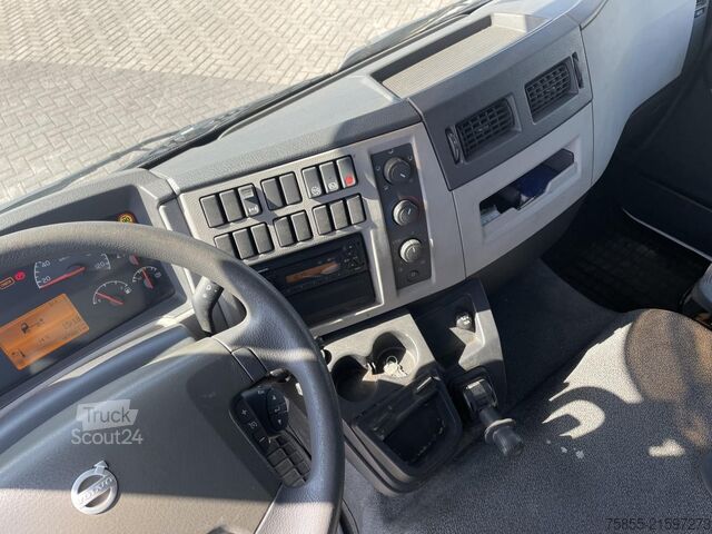 Box body Volvo FL240 Closed Box / Loading Lift / 157.000 KM