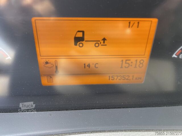 Box body Volvo FL240 Closed Box / Loading Lift / 157.000 KM