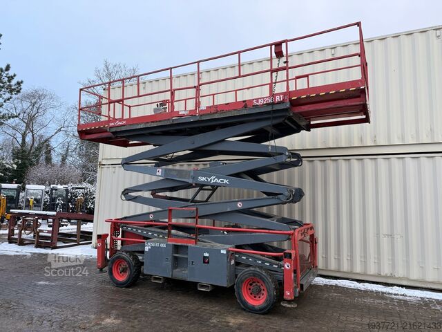 škarjasto dvigalo SkyJack SJ9250