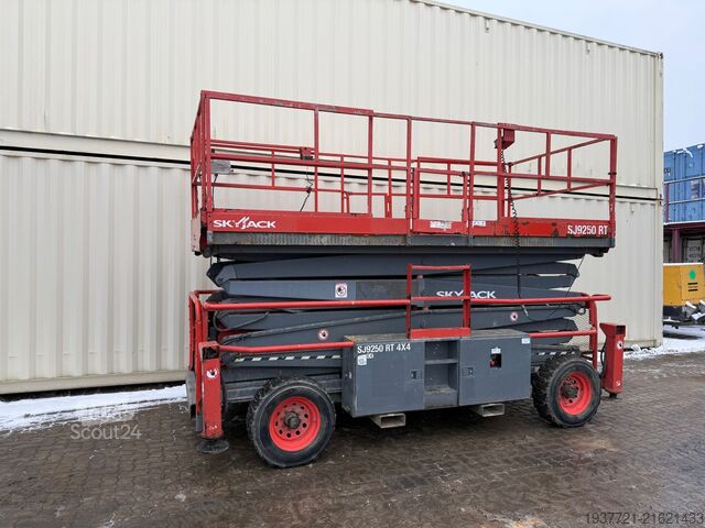 škarjasto dvigalo SkyJack SJ9250