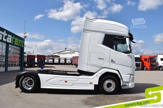 Standardowy ciągnik siodłowy DAF XG+ 530 Leder Intarder Standklima ACC Alufelgen