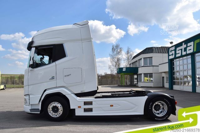 Standardowy ciągnik siodłowy DAF XG+ 530 Leder Intarder Standklima ACC Alufelgen