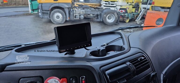 Skåpbil Mercedes-Benz 816L LBW, Blatt gefedert