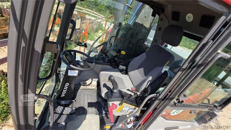 Колесный экскаватор Volvo EWR170E