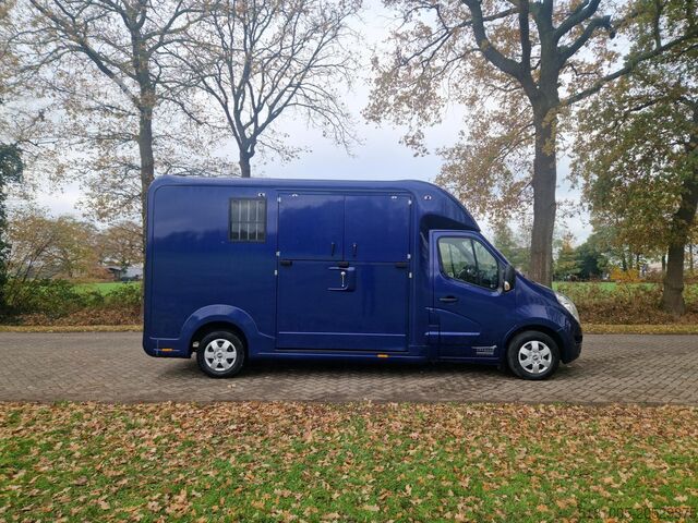Horse transportation Renault Master STX automaat paardenwagen voorzien van e...