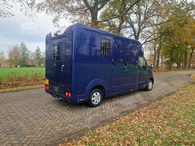 Horse transportation Renault Master STX automaat paardenwagen voorzien van e...