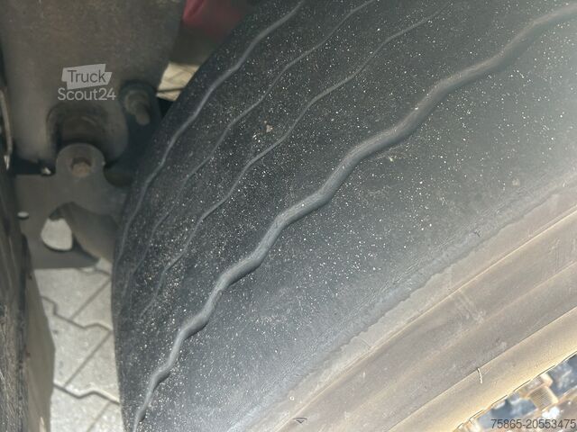 Bőrönd Schmitz Cargobull SCB S3B / Box / Loadlift / 2x Liftas / APK 03-26