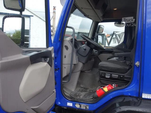 شاحنة نقل سيارات مغلقة DAF LF 210 L3EN2