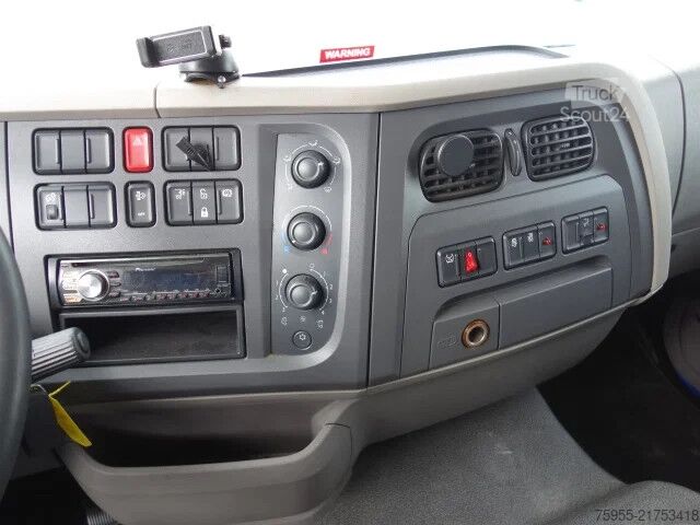 شاحنة نقل سيارات مغلقة DAF LF 210 L3EN2