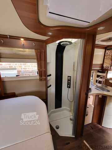 Integroitu matkailuauto carthago chic e-line