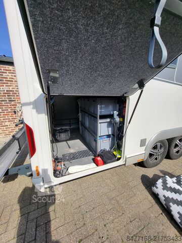 Integroitu matkailuauto carthago chic e-line