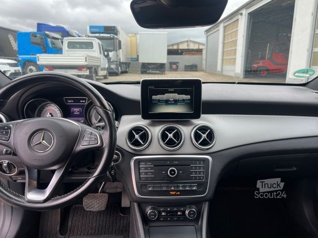 Minibus MERCEDES-BENZ CLA 200 CLA -Klasse Shooting Brake