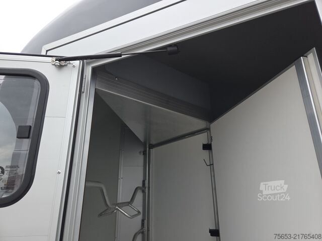 Remorque de transport de chevaux Cheval Liberté Touring XL Jumping Sattelschrank 100km