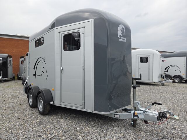 Remorque de transport de chevaux Cheval Liberté Touring XL Jumping Sattelschrank 100km