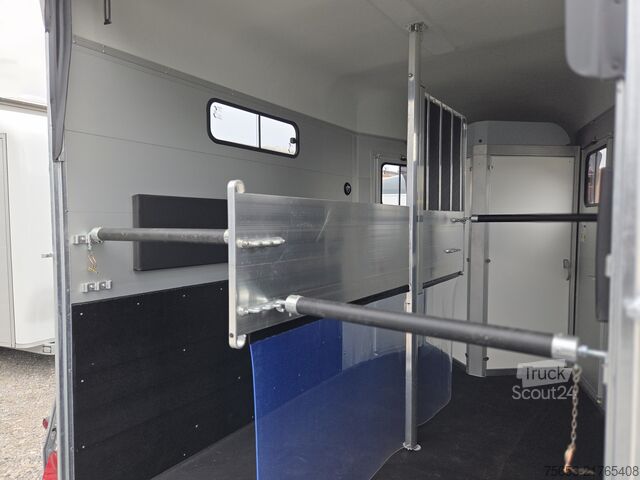 Remorque de transport de chevaux Cheval Liberté Touring XL Jumping Sattelschrank 100km