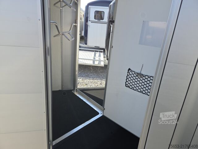 Remorque de transport de chevaux Cheval Liberté Touring XL Jumping Sattelschrank 100km
