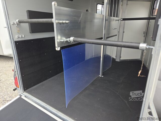 Remorque de transport de chevaux Cheval Liberté Touring XL Jumping Sattelschrank 100km