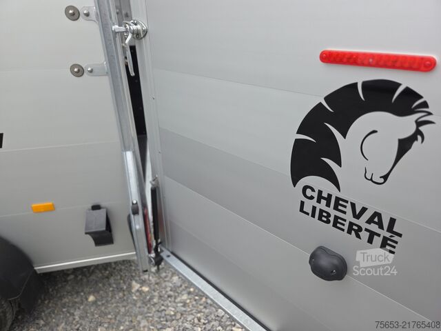 Remorque de transport de chevaux Cheval Liberté Touring XL Jumping Sattelschrank 100km