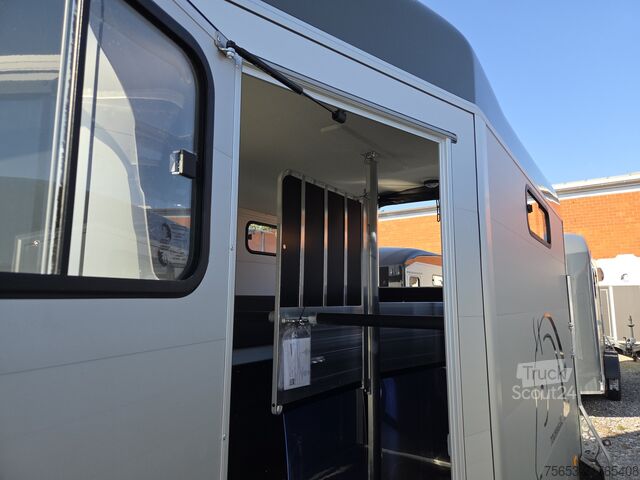 Remorque de transport de chevaux Cheval Liberté Touring XL Jumping Sattelschrank 100km