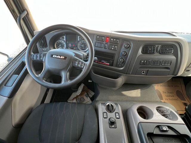 Valníkový nákladní automobil s plachtou DAF LF 230 FA 12t
