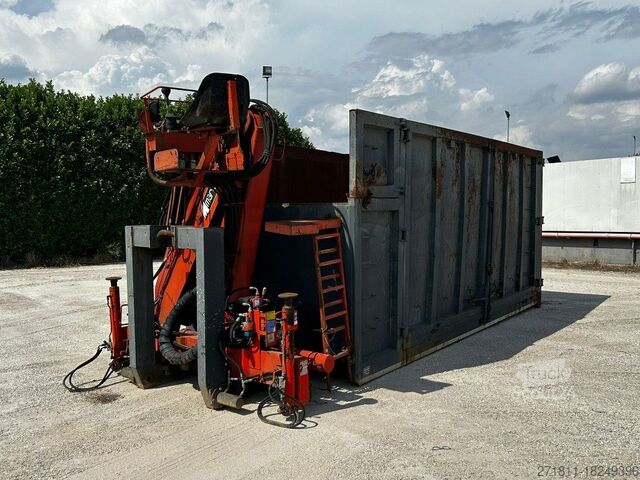 Hákový kontajner  CONTAINER SCARRABILE USATO A CIELO APERTO CON GRU