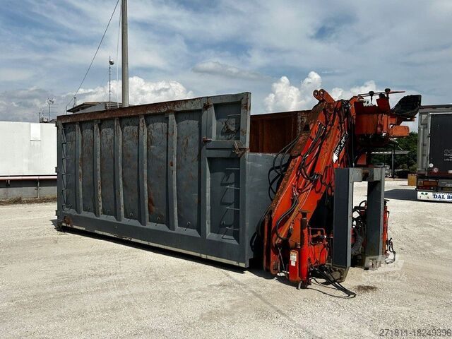 Hákový kontajner  CONTAINER SCARRABILE USATO A CIELO APERTO CON GRU