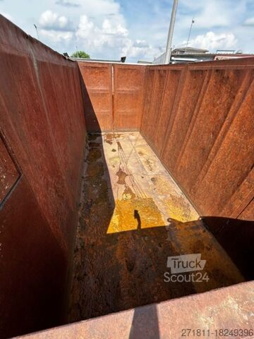 Hákový kontajner  CONTAINER SCARRABILE USATO A CIELO APERTO CON GRU