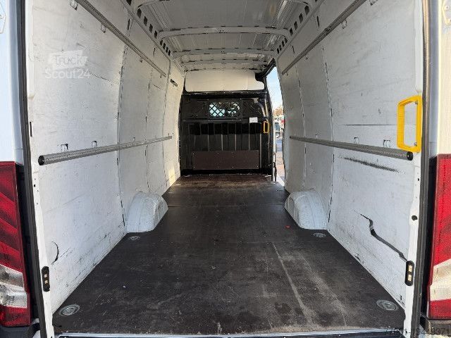 Hög tak skåpbil IVECO 35S16V Klima / PDC