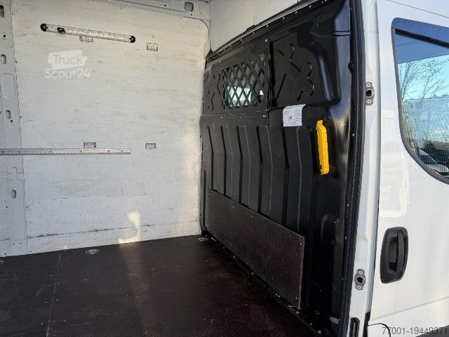 Hög tak skåpbil IVECO 35S16V Klima / PDC