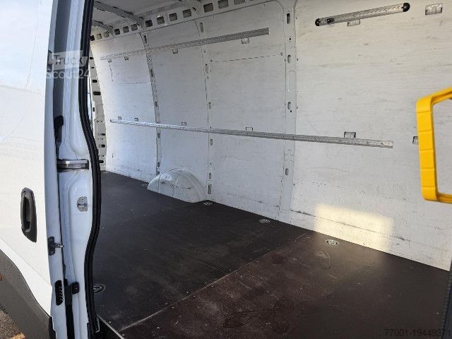 Hög tak skåpbil IVECO 35S16V Klima / PDC