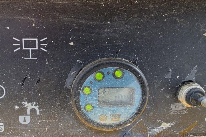 Ножичен асансьор Haulotte Compact 8 Electric, 8.2m Working Height, 350kg Cap