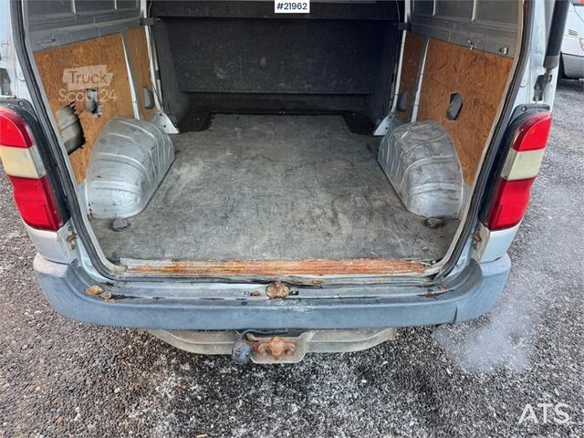 Break à toit surélevé Toyota Hiace 4WD. Lots of rust. 6 seats!