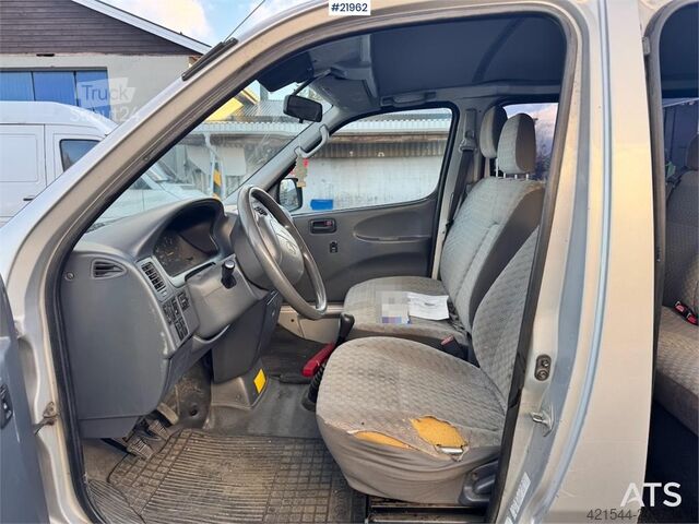 Break à toit surélevé Toyota Hiace 4WD. Lots of rust. 6 seats!