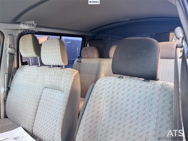 Break à toit surélevé Toyota Hiace 4WD. Lots of rust. 6 seats!